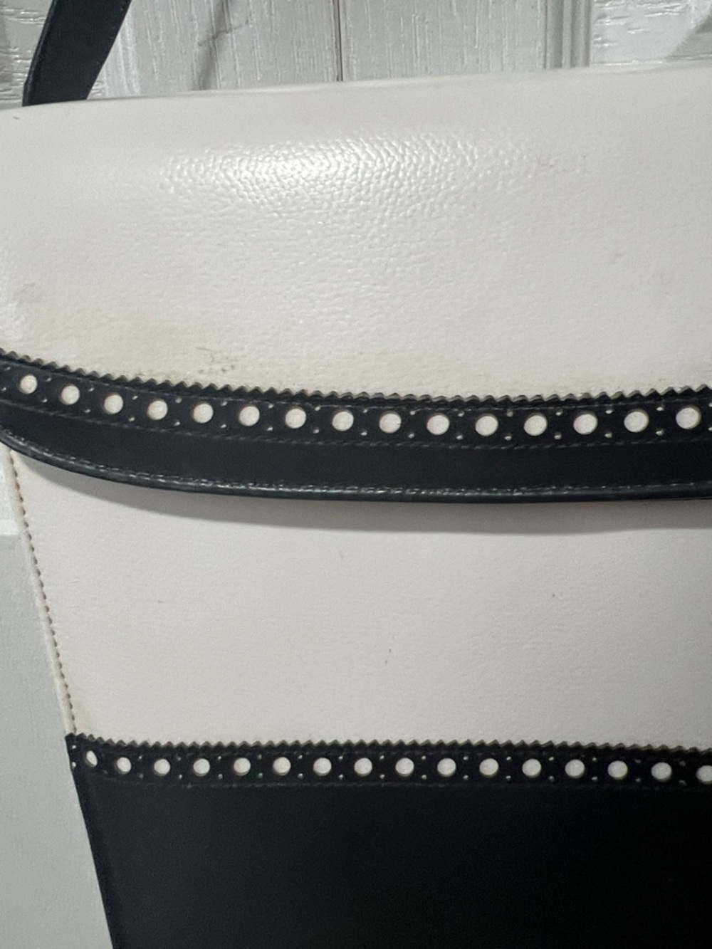 Vintage Classic Two-Tone Shoulder purse - Navy & White - Picture 3 of 13